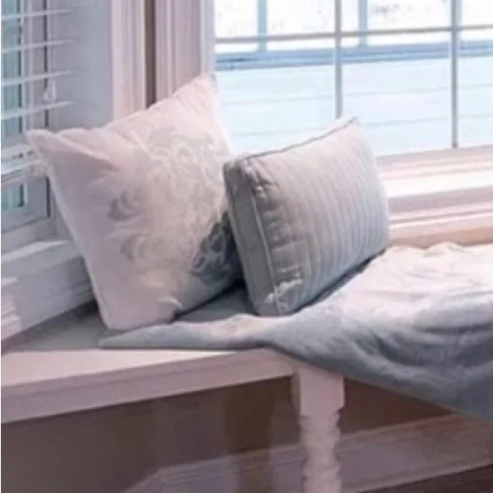 Accent Pillow White Green Pattern Design Home‎ Decor 15 x 15 Inches Lightweight